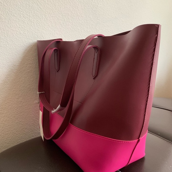 Handbags - Picture 3 of 14